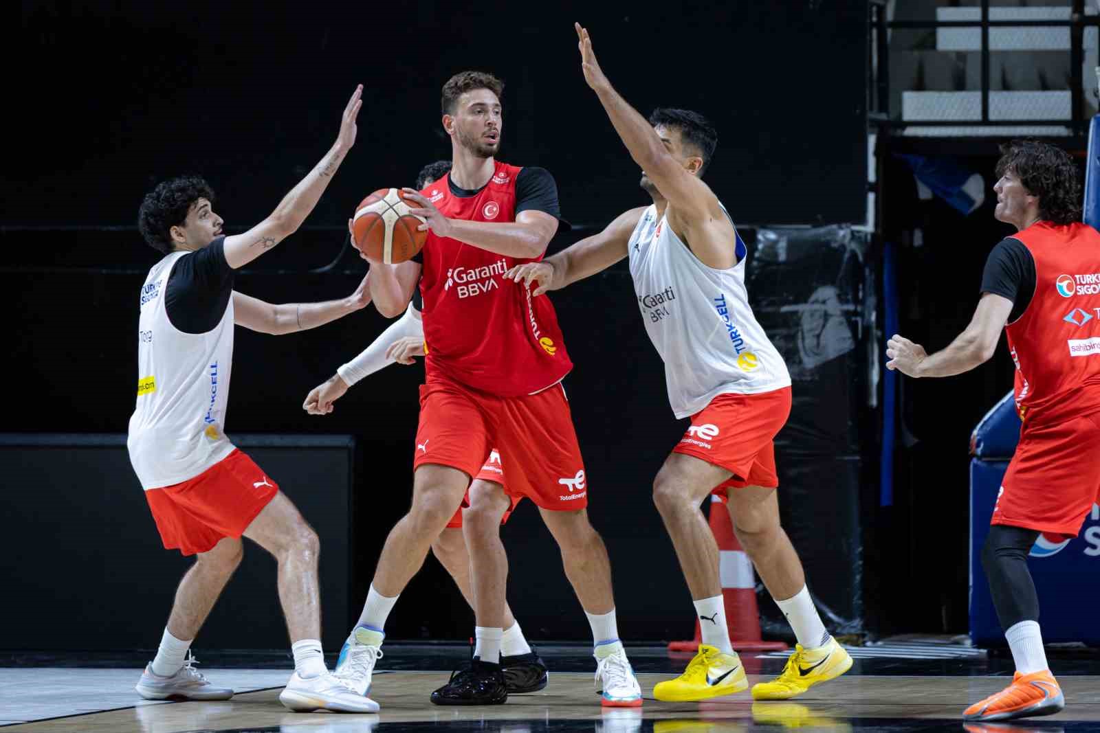 bakan bak a milli basketbol takiminin antrenmanini takip etti 1 5Kep1RND