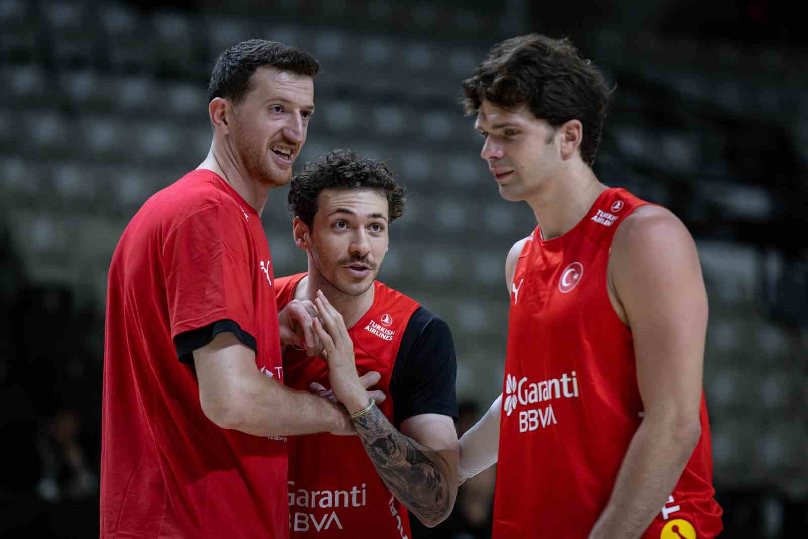 bakan bak a milli basketbol takiminin antrenmanini takip etti 2 MZq38RAh