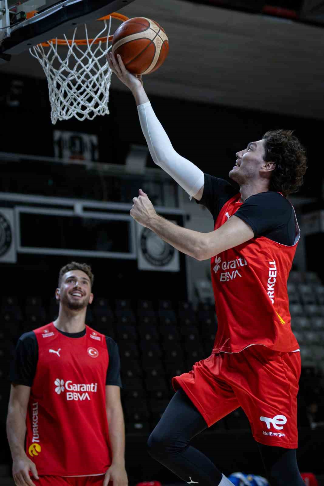 bakan bak a milli basketbol takiminin antrenmanini takip etti 3 Ua9H2UFs