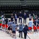 bakan-bak-a-milli-basketbol-takiminin-antrenmanini-takip-etti-rmVdXbKb.jpg
