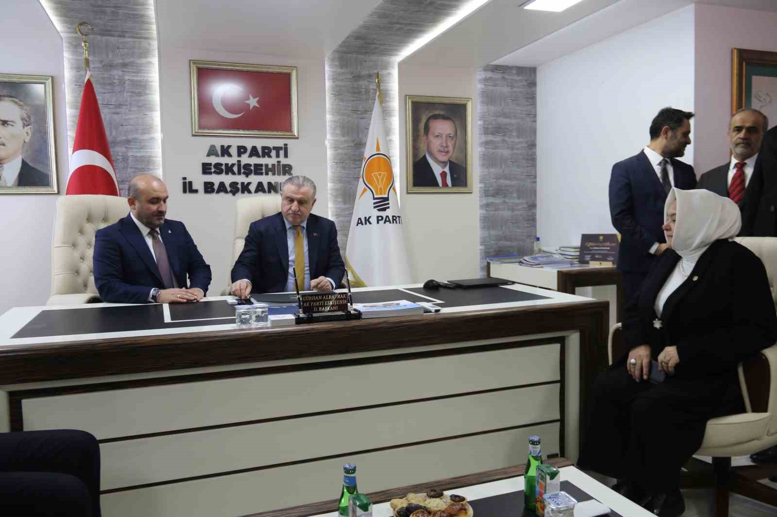 bakan bak ak parti eskisehir il baskanligini ziyaret etti 0