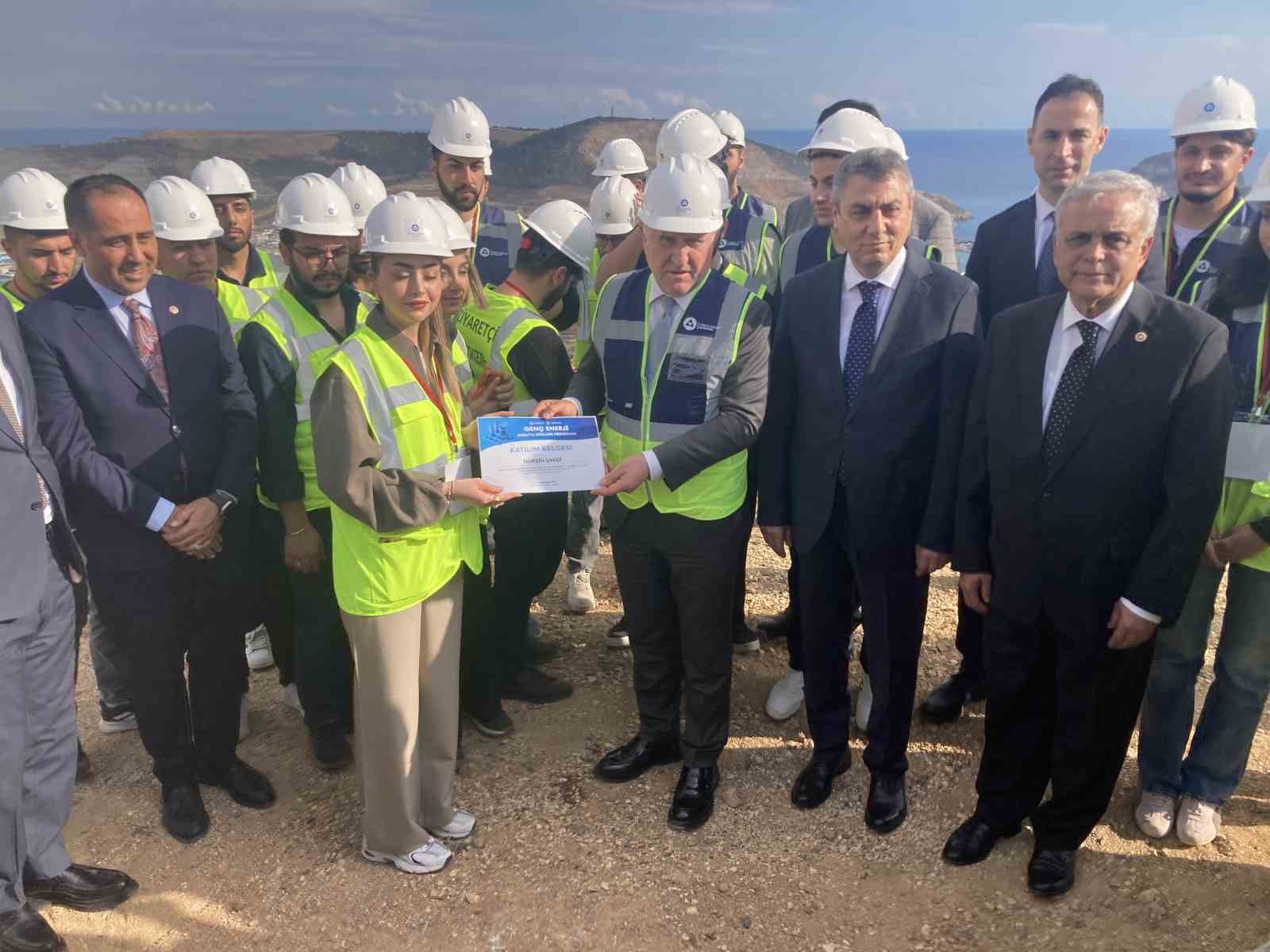 bakan bak akkuyu ngsde konustu buyuyen gelisen guclu bir turkiye var 1 LKrNkORK