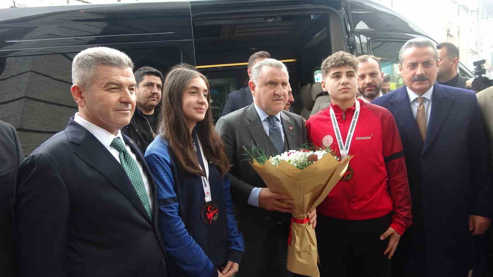 Bakan Bak: "Arda Güler’in golü Türk futbolu adına gurur verici" 5 bakan bak arda gulerin golu turk futbolu adina gurur verici 1 WWabIP1h