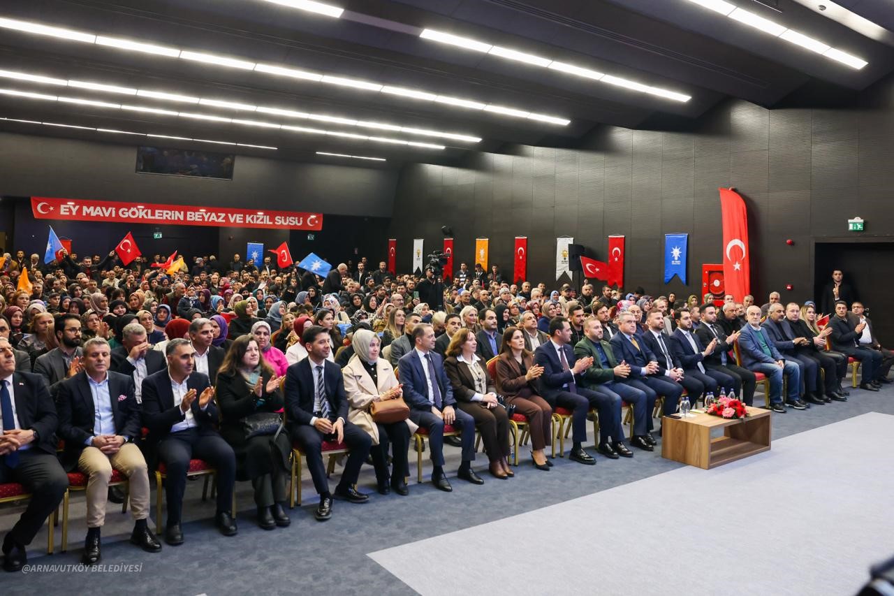 bakan bak arnavutkoyde spor altyapisinin guclendirilmesine yonelik calismalar devam edecek 0 C18naphC