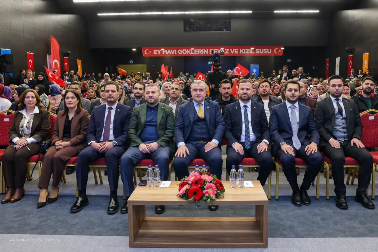 bakan bak arnavutkoyde spor altyapisinin guclendirilmesine yonelik calismalar devam edecek 4 yaFTlhrt