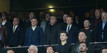 bakan-bak-fenerbahce-besiktas-derbisini-takip-etti-IieSCA7P.jpg
