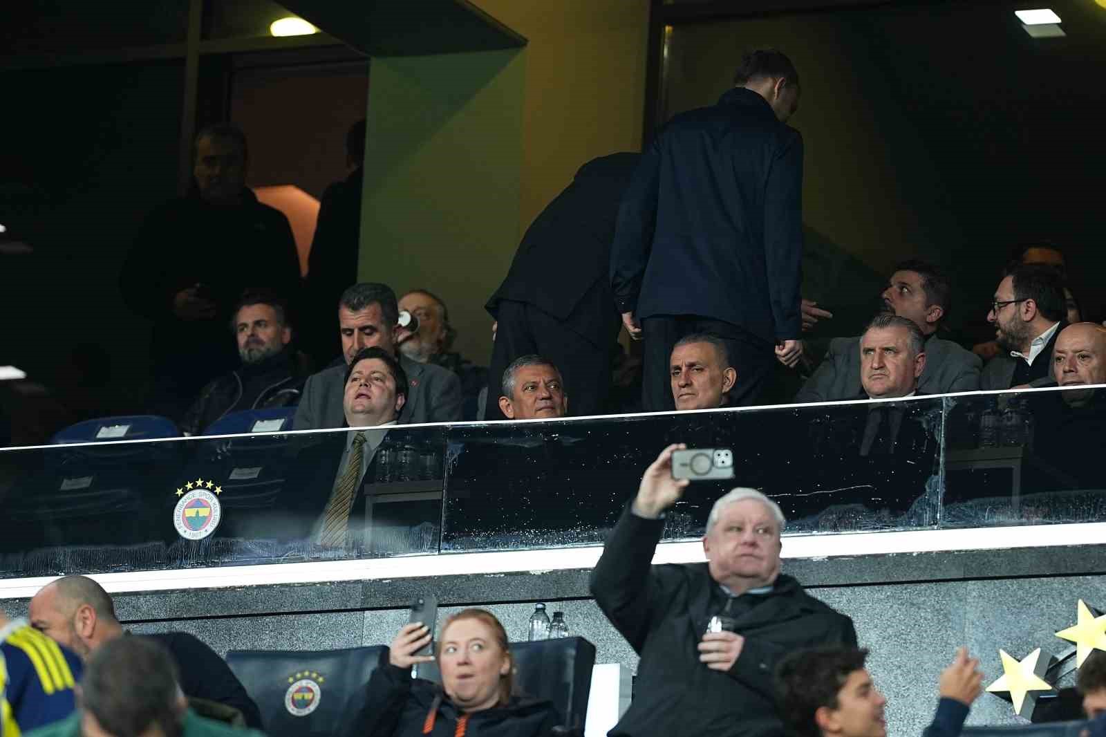 bakan bak fenerbahce nottingham forest macini takip etti 0 qZVzYIzk