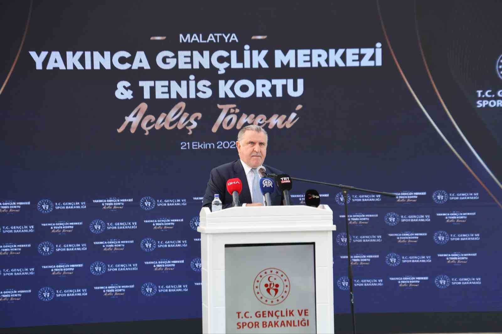 bakan bak gencler icin yatirimlarimiza devam edecegiz 0 PeSvB9sB