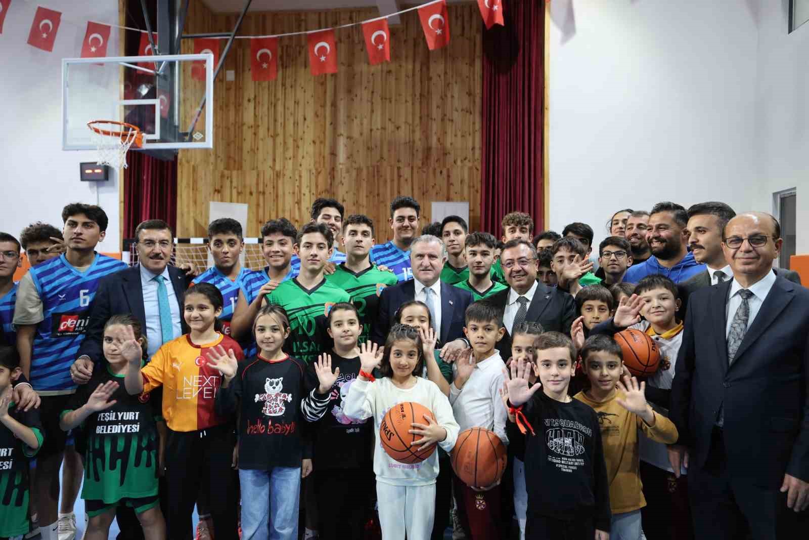 bakan bak gencler icin yatirimlarimiza devam edecegiz 2
