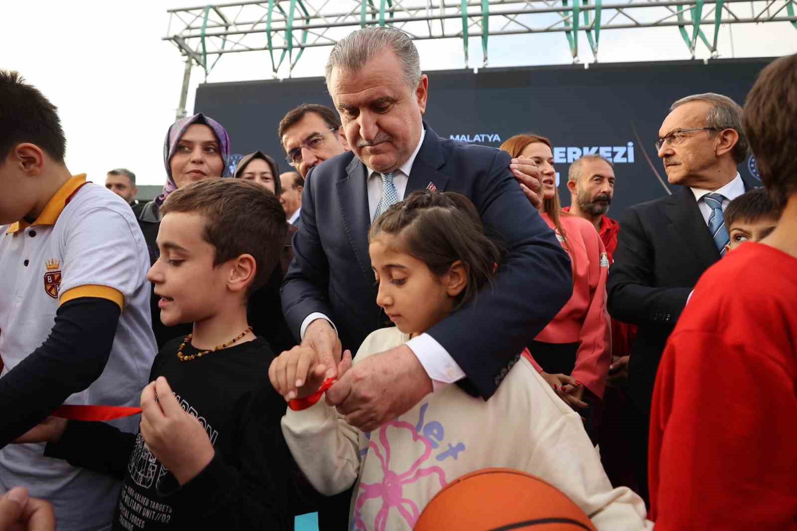 bakan bak gencler icin yatirimlarimiza devam edecegiz 4 z5yu7Ovh