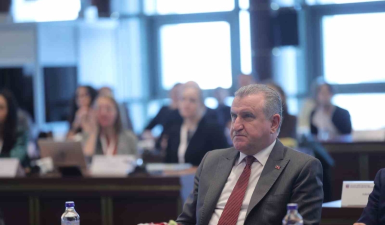 bakan-bak-gencleri-bugunun-ortagi-ve-karar-sureclerinin-dogal-paydasi-olarak-goruyoruz-vVvPuvY1.jpg