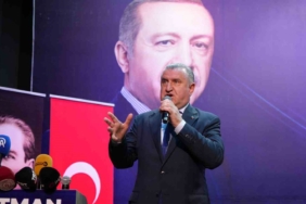CHP’li belediye başkanının AK Partili meclis üyesinin üzerine yürüdüğü anlar kamerada 1 thumbnail