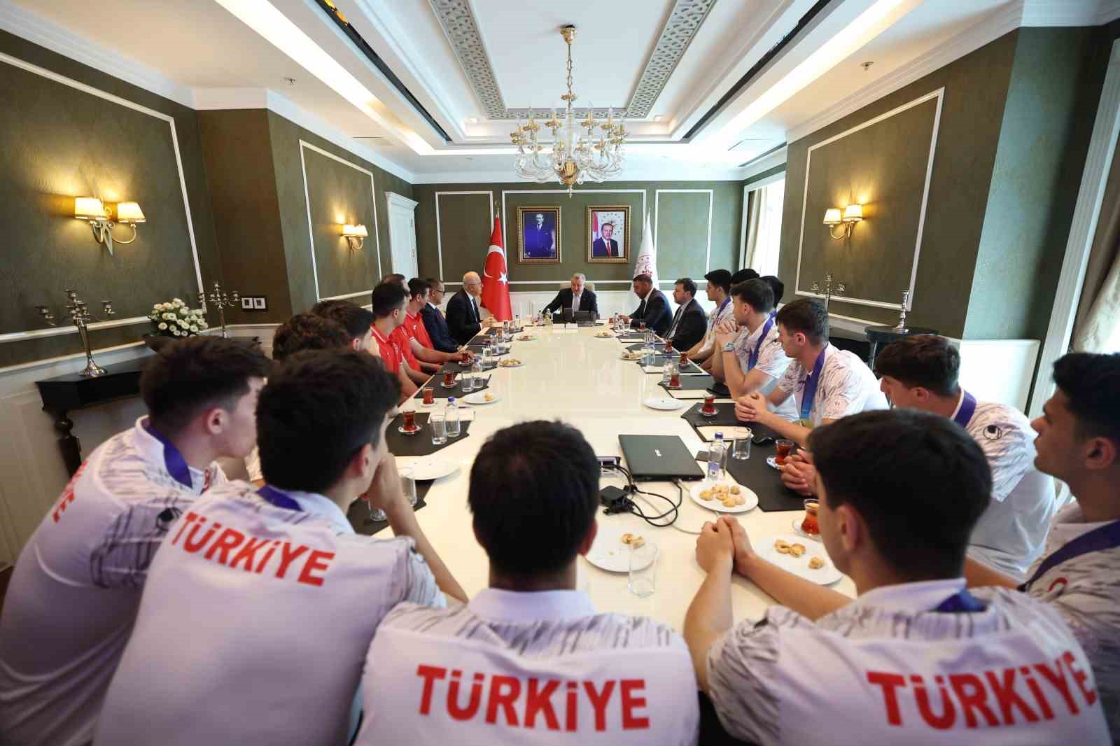 bakan bak istikrarli basarilarla voleybol ulkesi haline geldik 0 lIWKX3YE