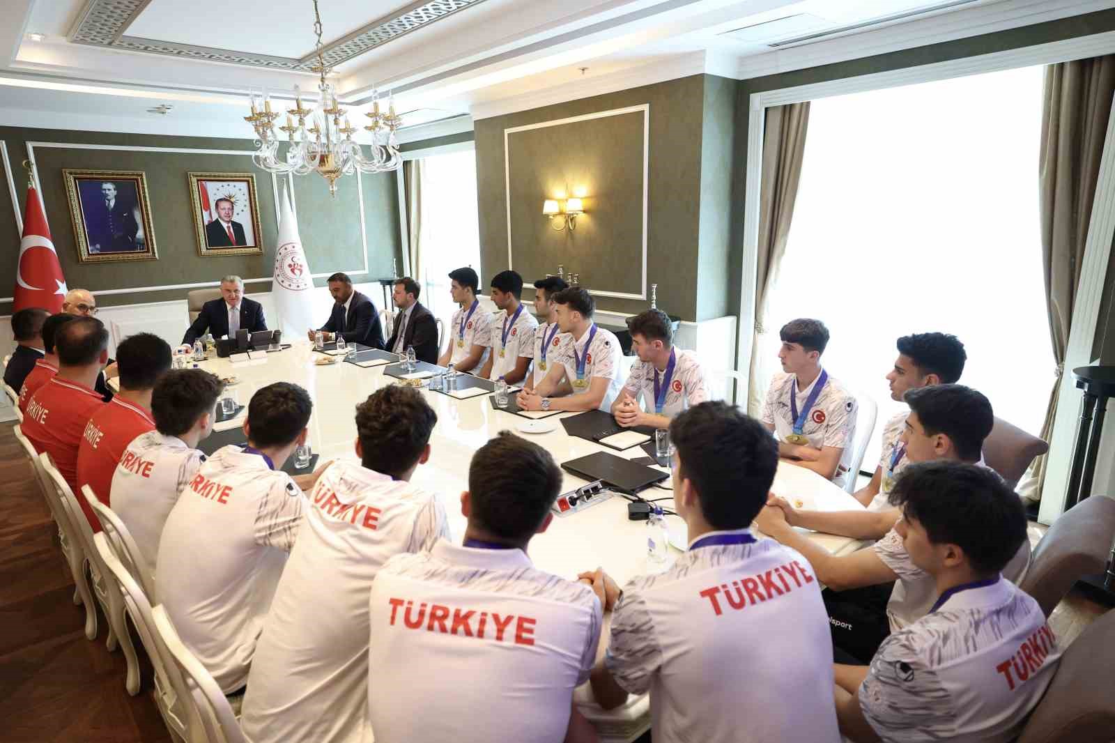 bakan bak istikrarli basarilarla voleybol ulkesi haline geldik 2 d7ZnJ14D