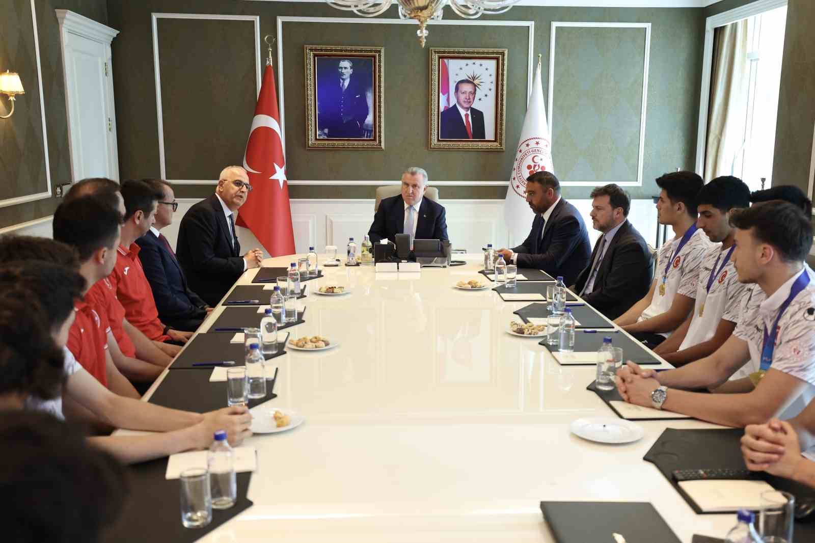 bakan bak istikrarli basarilarla voleybol ulkesi haline geldik 4 f1grvXRv