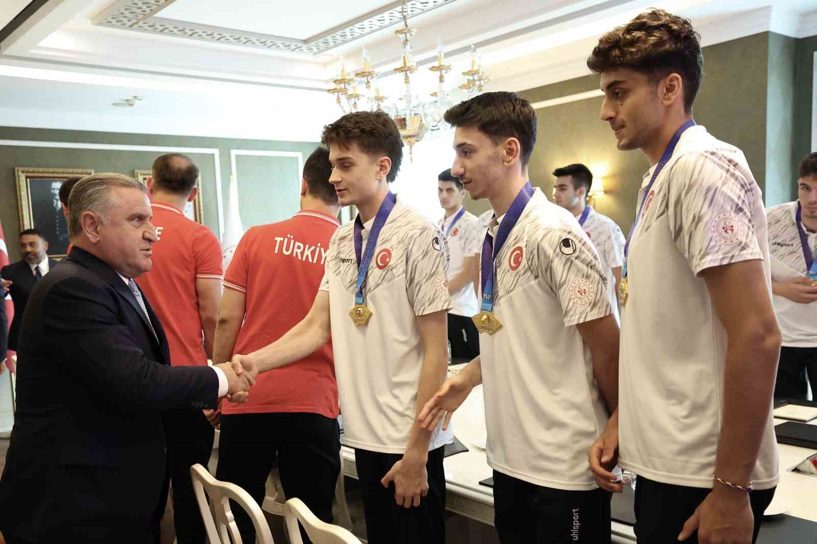 bakan bak istikrarli basarilarla voleybol ulkesi haline geldik 5 mZH8aD1H