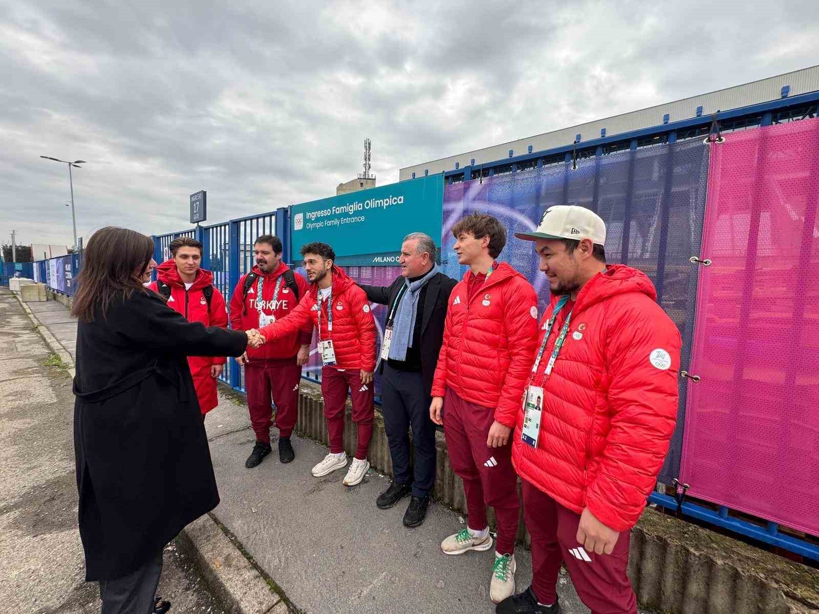 Bakan Bak, İtalya’da milli sporcuları ziyaret etti 6 bakan bak italyada milli sporculari ziyaret etti 2 O4F5Wfri
