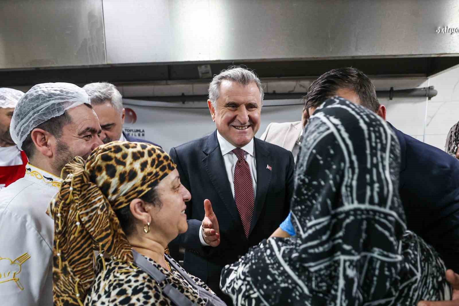 bakan bak kadin sporcularimizla gurur duyuyoruz 3 JVGIQb7C
