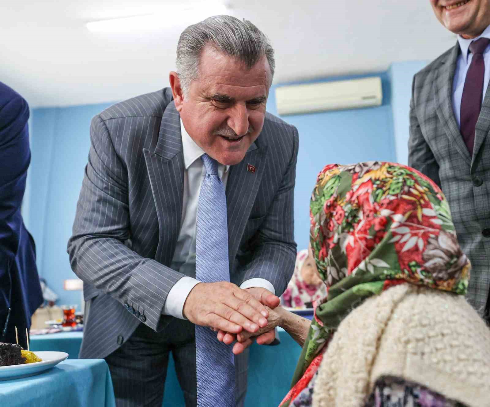 bakan bak kadin sporcularimizla gurur duyuyoruz 4 QdaGkq4c