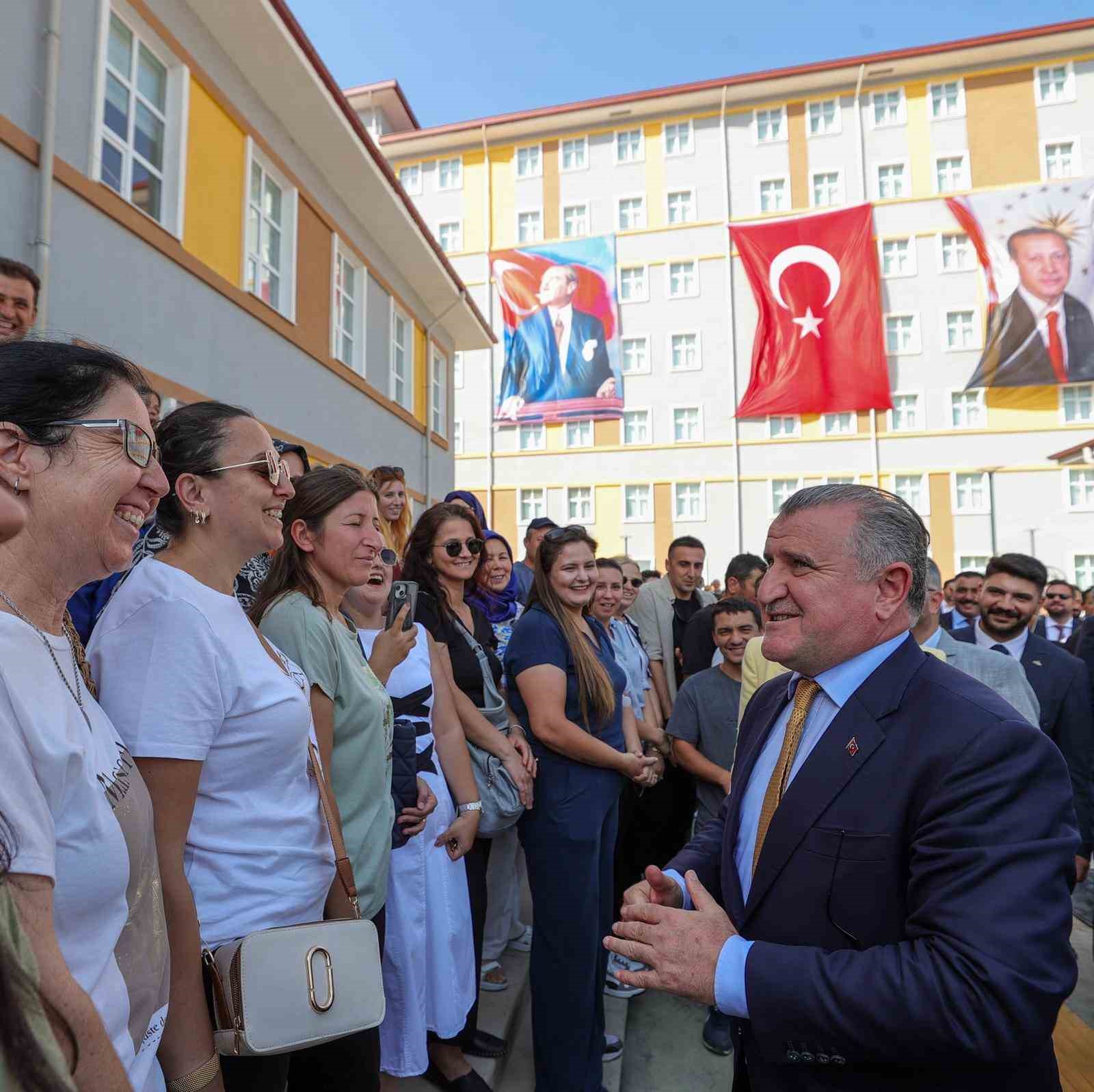 bakan bak kadin sporcularimizla gurur duyuyoruz 5 1Y7iO61F