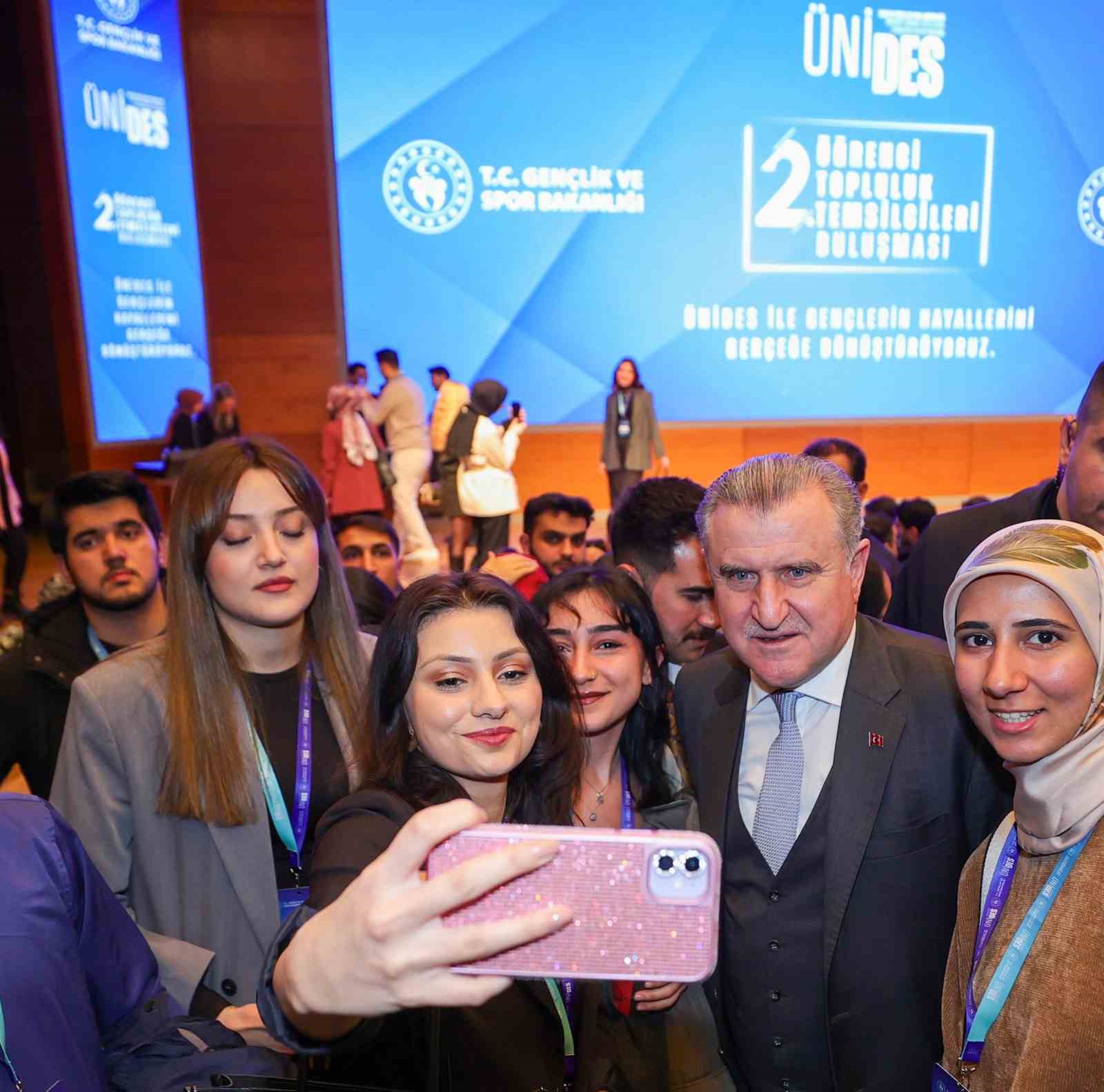 bakan bak kadin sporcularimizla gurur duyuyoruz 6 z1fGUyXu