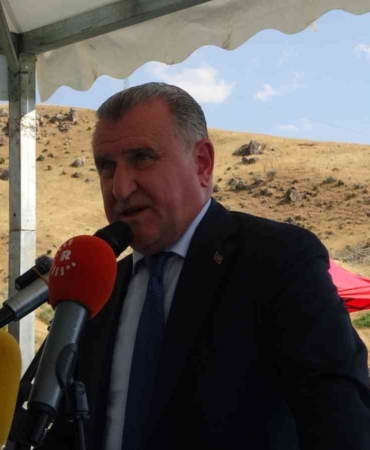 bakan-bak-kulturleri-ve-inanclari-yasatmak-devletin-en-onemli-gorevlerindendir-5Jupei4H.jpg