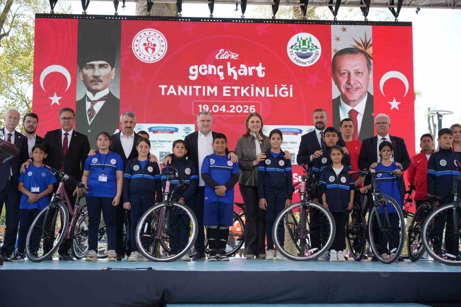 bakan bak lutfen cocuklarinizla konusun cocuklariniza sarilin cocuklariniza sevginizi aktarin 0
