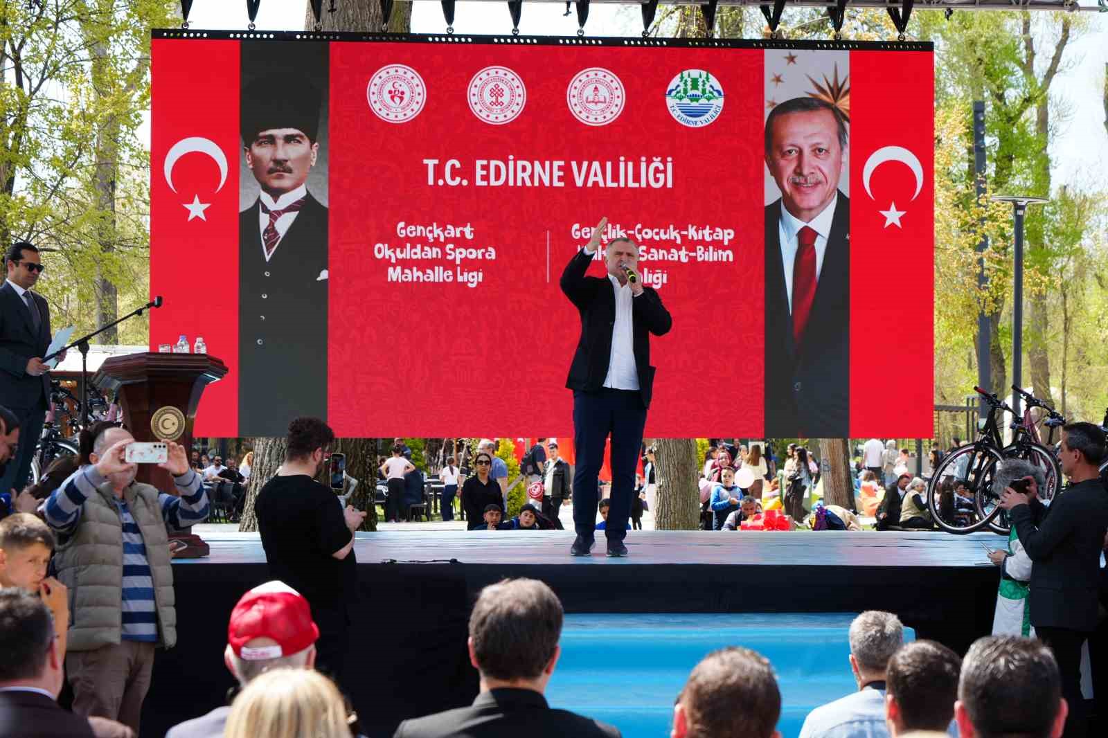 bakan bak lutfen cocuklarinizla konusun cocuklariniza sarilin cocuklariniza sevginizi aktarin 1