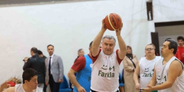 bakan-bak-ozel-sporcular-bizim-icin-cok-kiymetli-IB8zKHl5.jpg