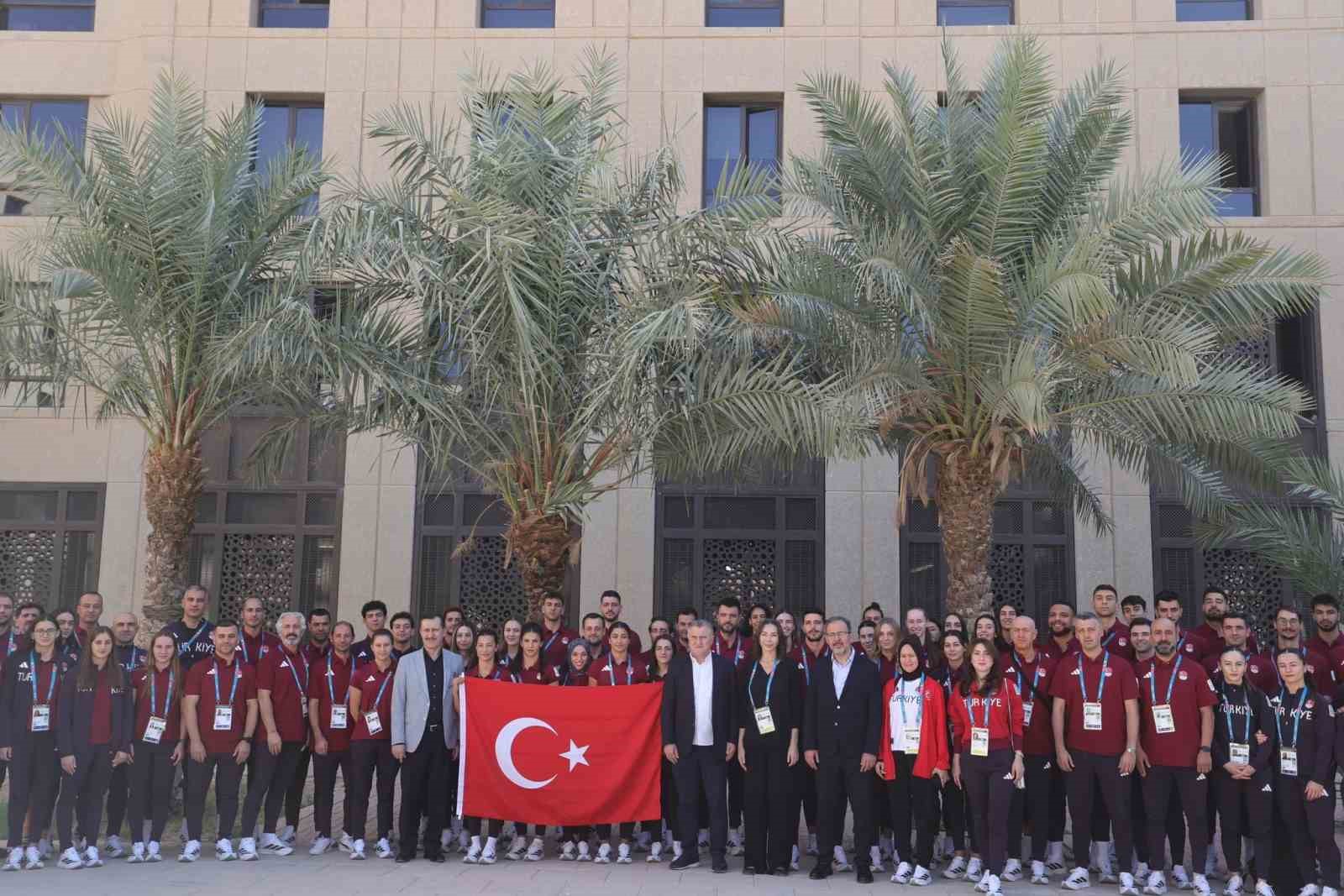 Bakan Bak, Suudi Arabistan’da milli sporcularla bir araya geldi 6 bakan bak suudi arabistanda milli sporcularla bir araya geldi 2 4fWrz1at