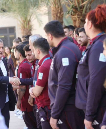 bakan-bak-suudi-arabistanda-milli-sporcularla-bir-araya-geldi-ZEKN4gqs.jpg