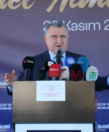 bakan-bak-turkiye-spor-devrimi-yasiyor-7xJg7PEL.jpg