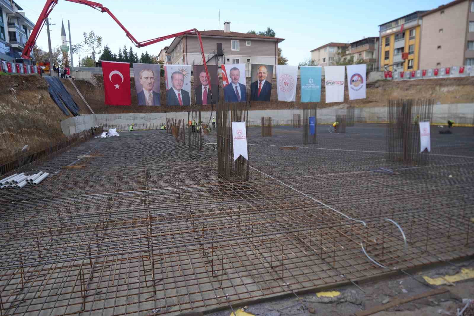 bakan bak turkiye su anda spor tesisi devrimi yasiyor 0 KQtTDmw3