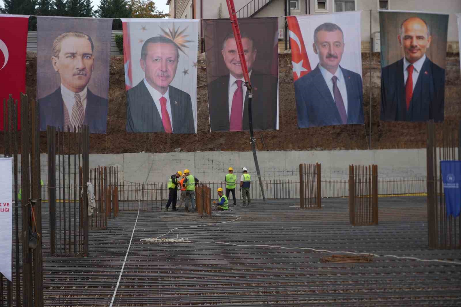 bakan bak turkiye su anda spor tesisi devrimi yasiyor 2 QZyEHMgR