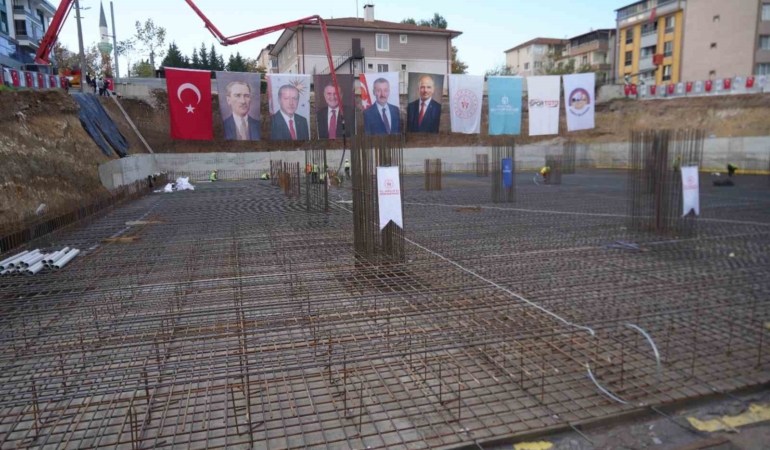 bakan-bak-turkiye-su-anda-spor-tesisi-devrimi-yasiyor-F3ks7mdG.jpg
