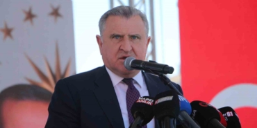 bakan-bak-yuzme-bilmeyen-kalmasin-projesi-cercevesinde-bu-zamana-kadar-yaklasik-12-milyon-insanimiza-9xVXsxzi.jpg