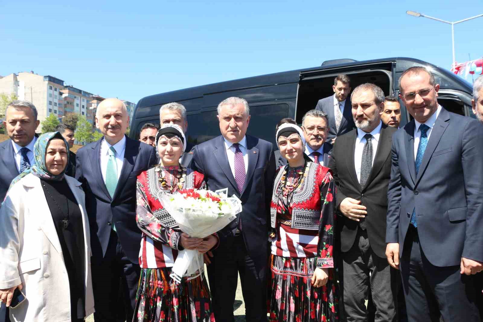 bakan bak yuzme bilmeyen kalmasin projesi cercevesinde bu zamana kadar yaklasik 12 milyon insanimiza caRFf9Kw