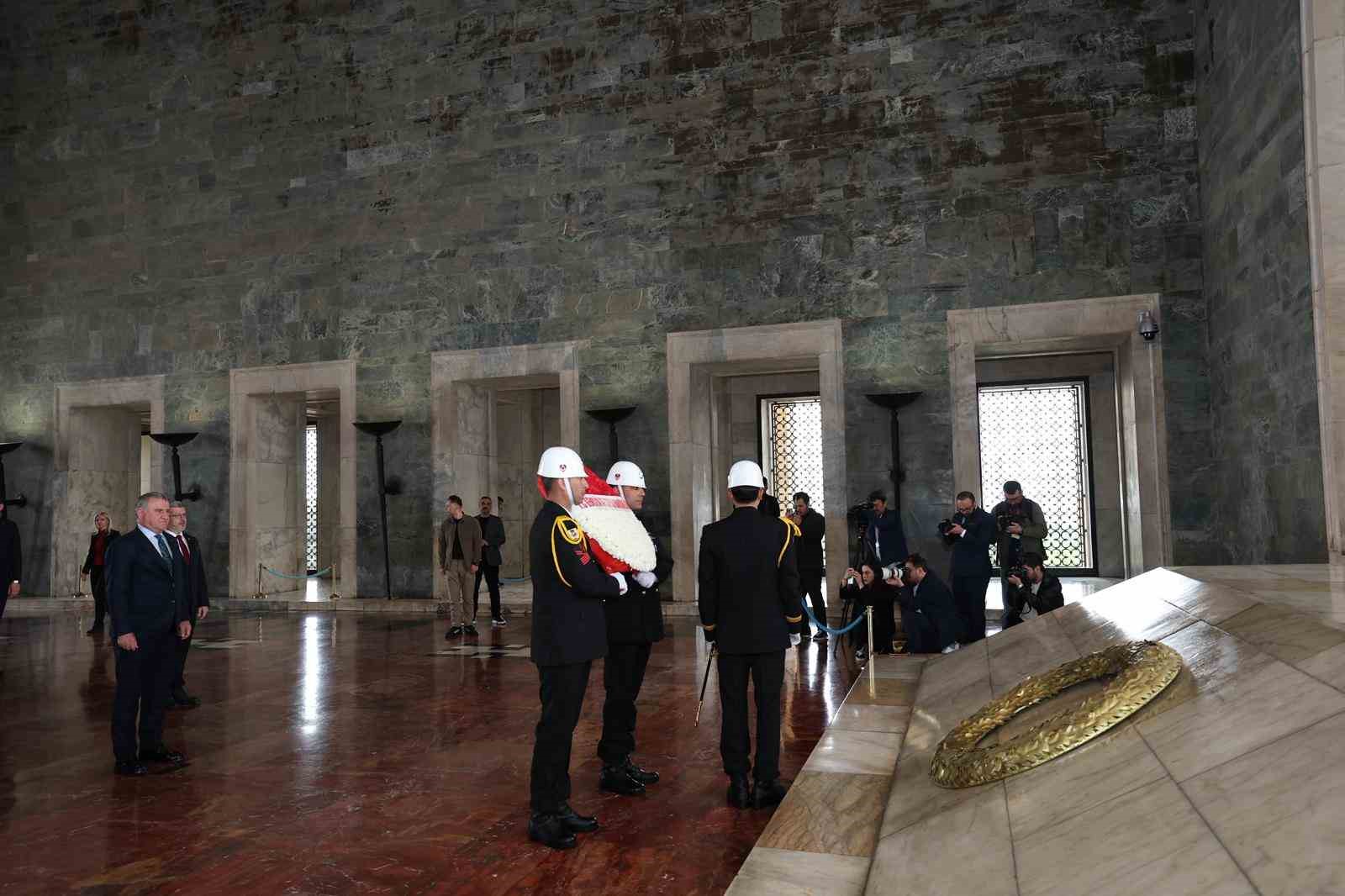 bakan baktan anitkabire ziyaret 0 XbYUMESl