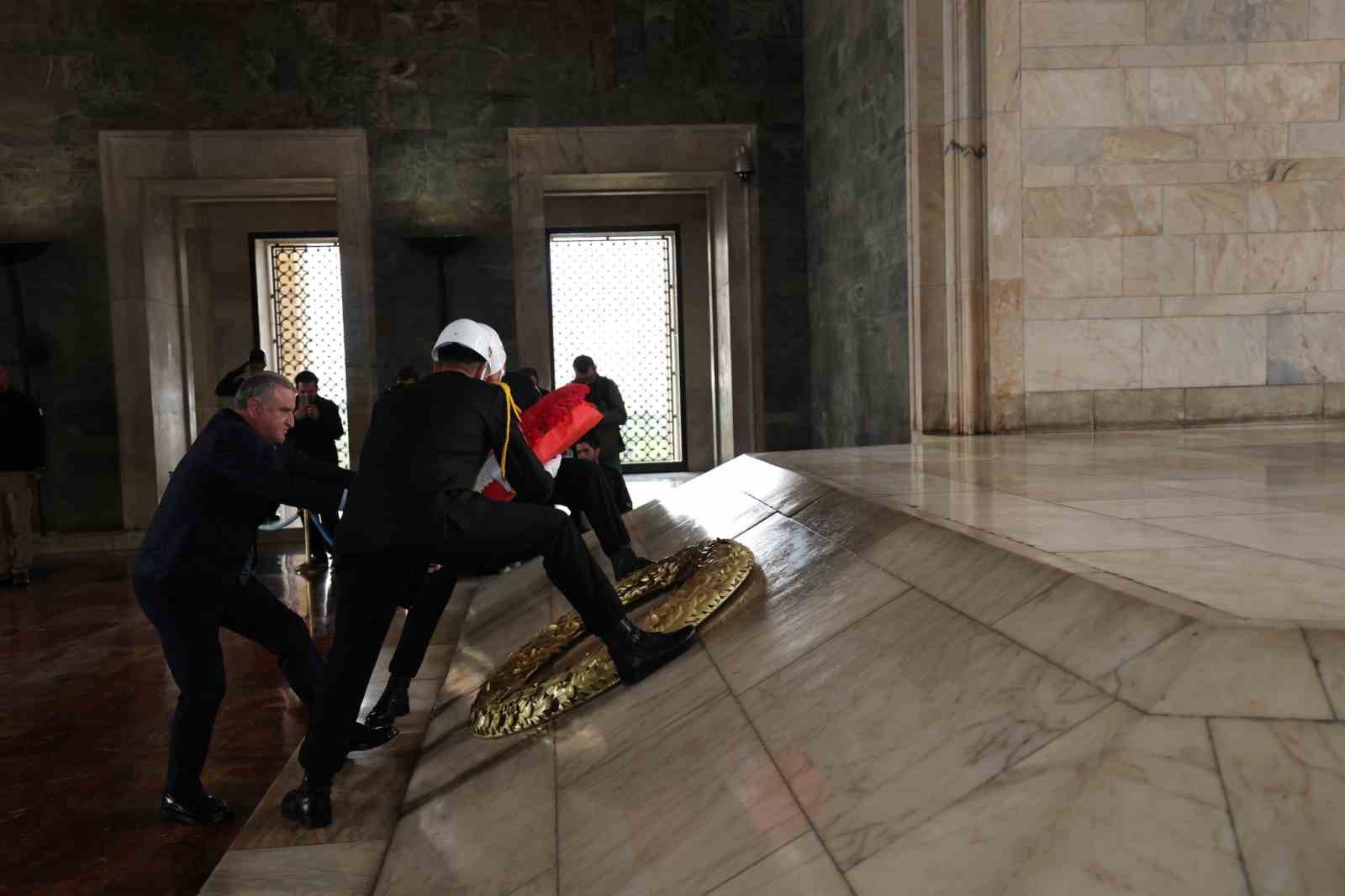 bakan baktan anitkabire ziyaret 7 4z25Y195