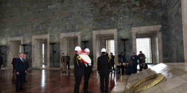 bakan-baktan-anitkabire-ziyaret-Ihyxyvp3.jpg