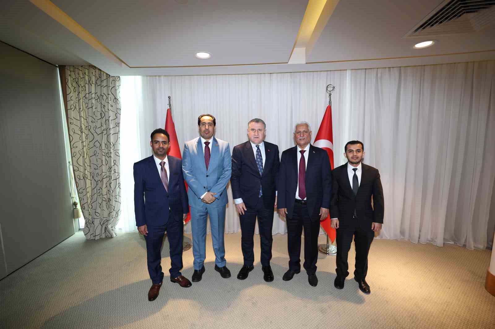 bakan baktan antalyada yogun spor diplomasisi 0 BPbEGZOc