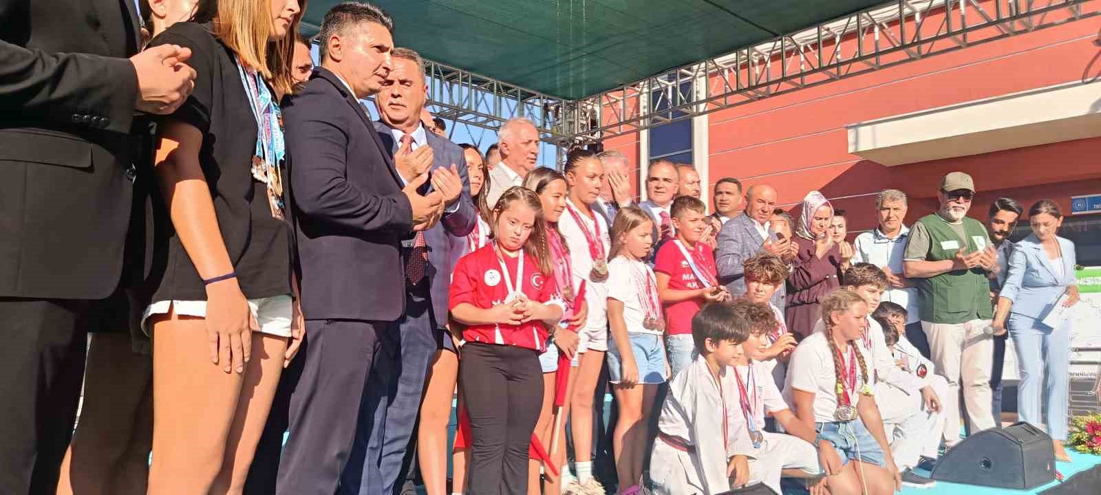 Bakan Bak’tan Marmaris’e olimpik havuz müjdesi 4 bakan baktan marmarise olimpik havuz mujdesi 0 6Vu8iCMc