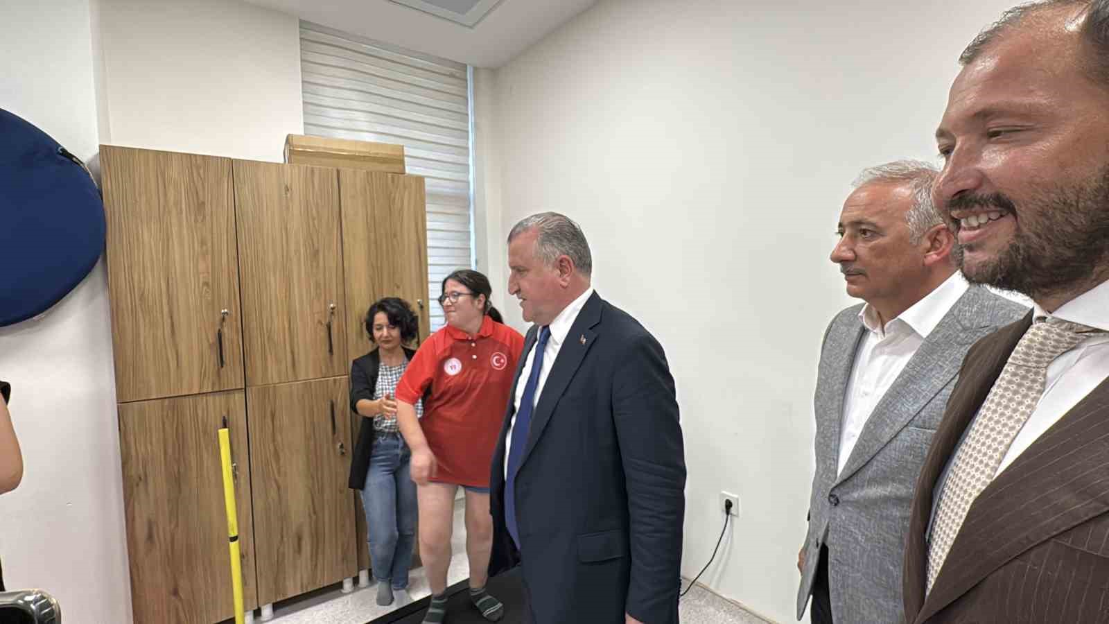 Bakan Bak’tan Marmaris’e olimpik havuz müjdesi 17 bakan baktan marmarise olimpik havuz mujdesi 13 16LagGwN