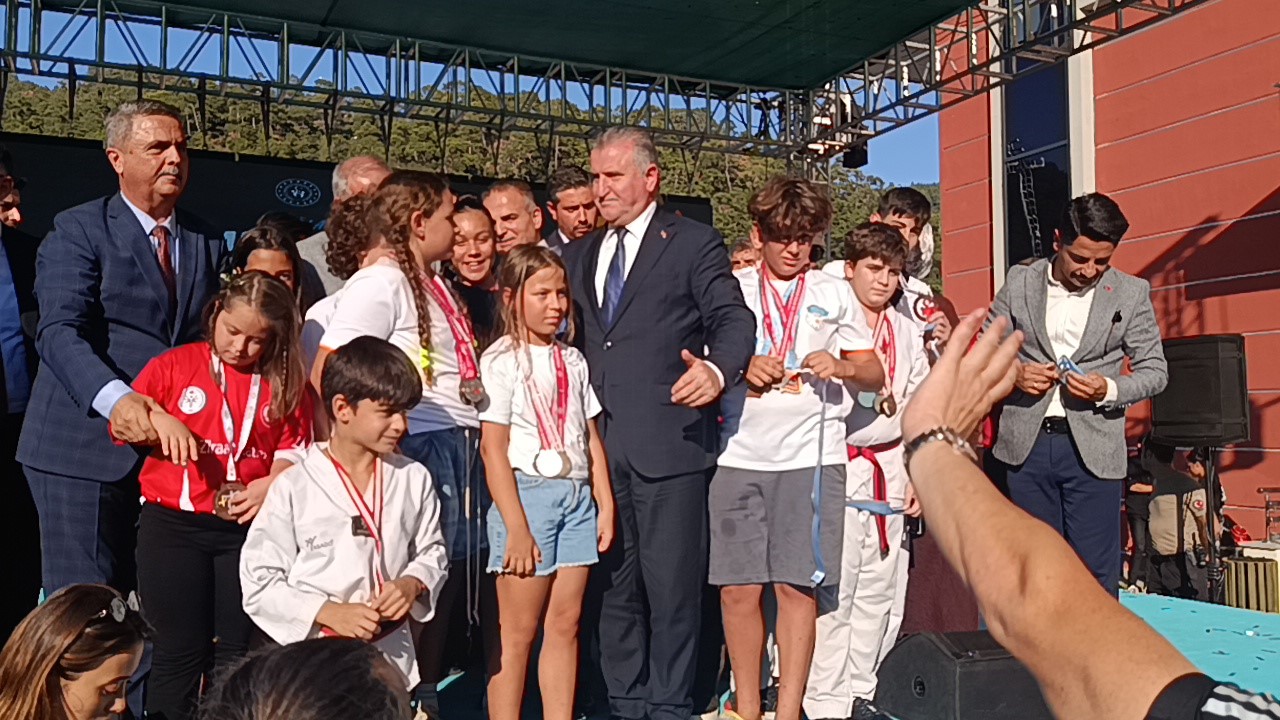Bakan Bak’tan Marmaris’e olimpik havuz müjdesi 6 bakan baktan marmarise olimpik havuz mujdesi 2 IhX4FZvJ
