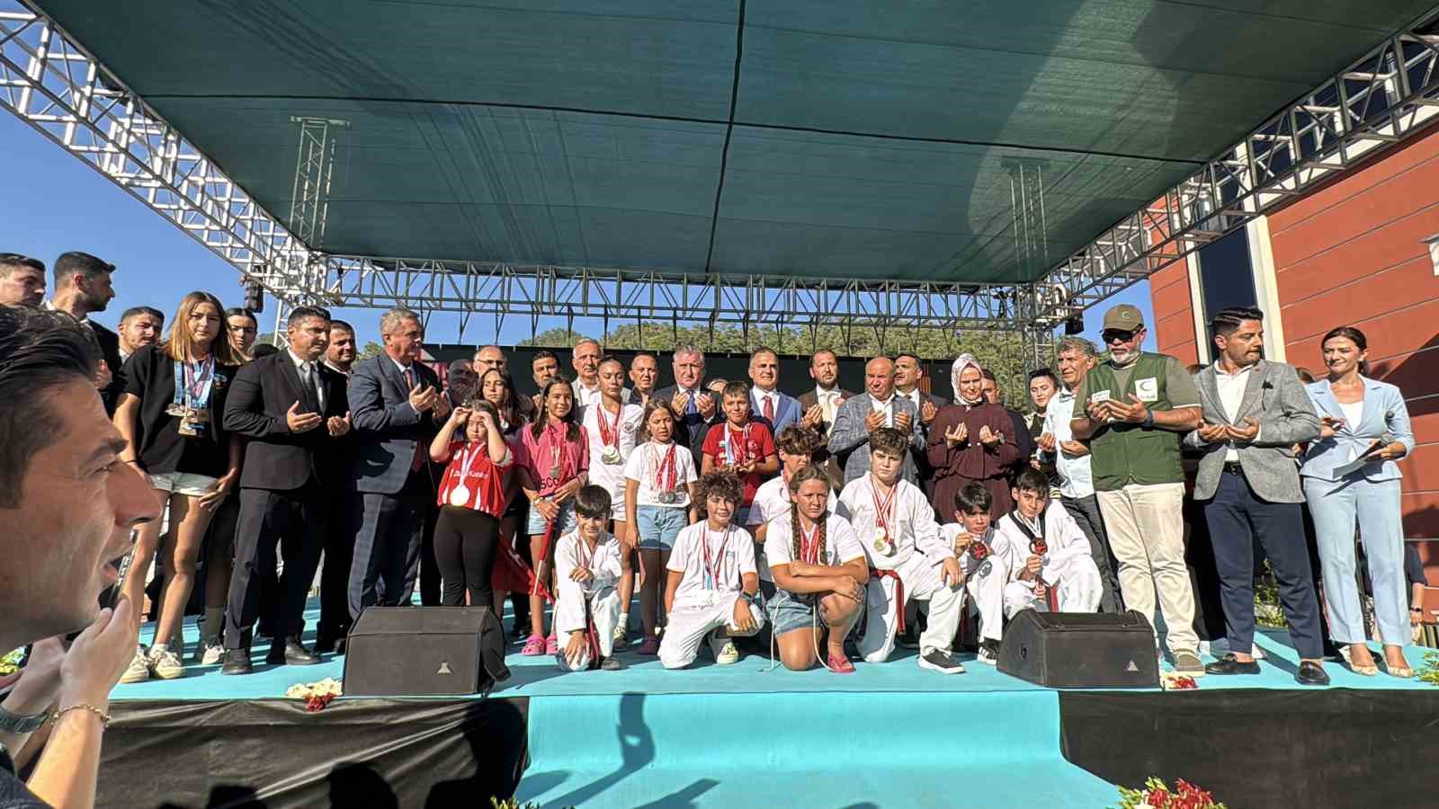Bakan Bak’tan Marmaris’e olimpik havuz müjdesi 13 bakan baktan marmarise olimpik havuz mujdesi 9 DEdpI5bh
