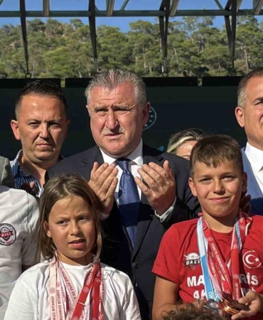 bakan-baktan-marmarise-olimpik-havuz-mujdesi-FJyG1Utf.jpg