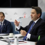 bakan-bayraktar-azerbaycan-enerji-bakani-sahbazov-ile-elektrik-is-birligini-gorustu-YRjpKwmK.jpg
