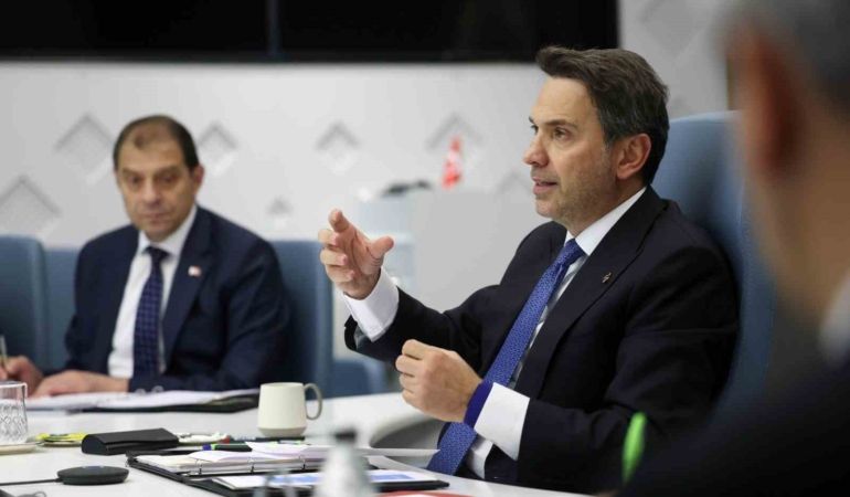 bakan-bayraktar-azerbaycan-enerji-bakani-sahbazov-ile-elektrik-is-birligini-gorustu-YRjpKwmK.jpg