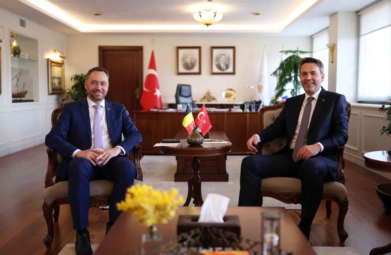 bakan bayraktar belcika basbakan yardimcisi prevot ile gorustu 0 6rMEHXgq