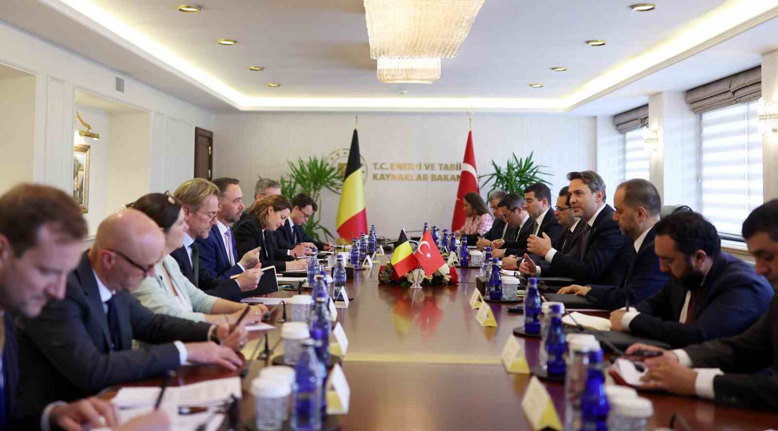 bakan bayraktar belcika basbakan yardimcisi prevot ile gorustu 2 kPMJY5FF